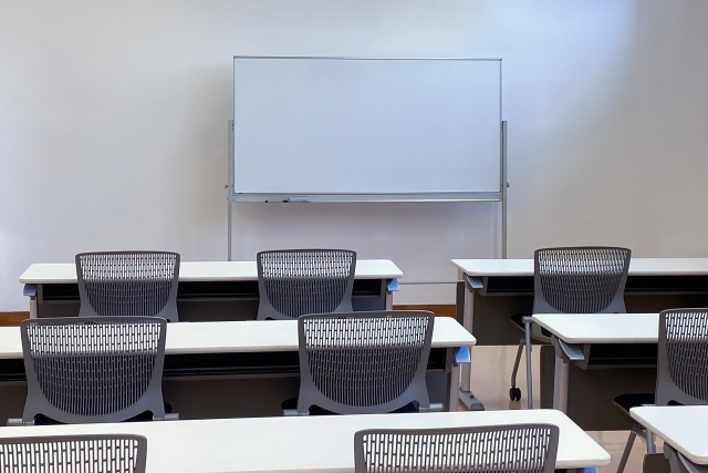 教室とホワイトボード